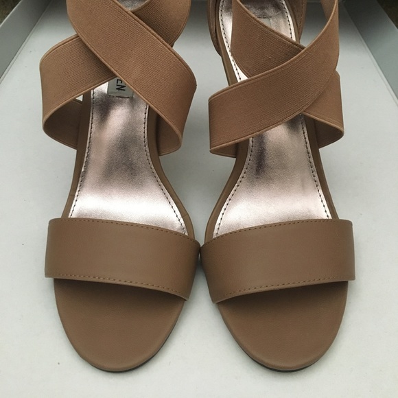 Steve Madden -  Heels - Picture 2 of 5